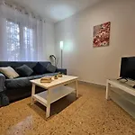Be Your Home - Isabella Bright Apartment