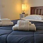 Be Your Home - Isabella Bright Apartment
